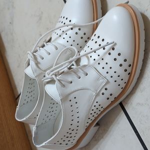 Stylish white Oxfords with cute detailing